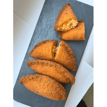 Empanadilla tradicional brasileña (Coxinha) con vegetales 100 gr
