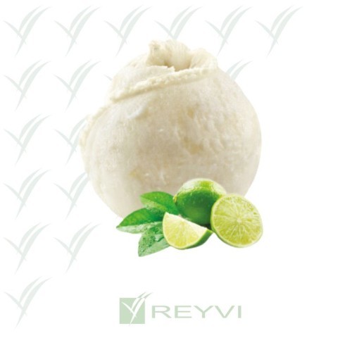 Sorbete artesano de lima con fruta natural