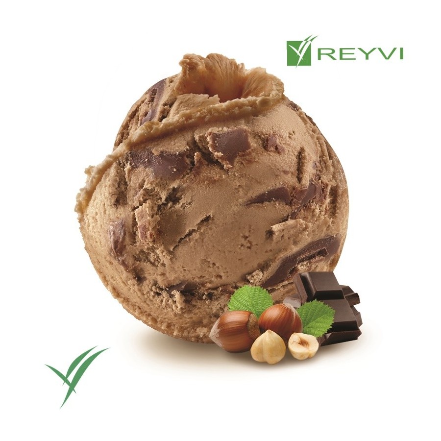 Helado artesano de chocolate con avellanas