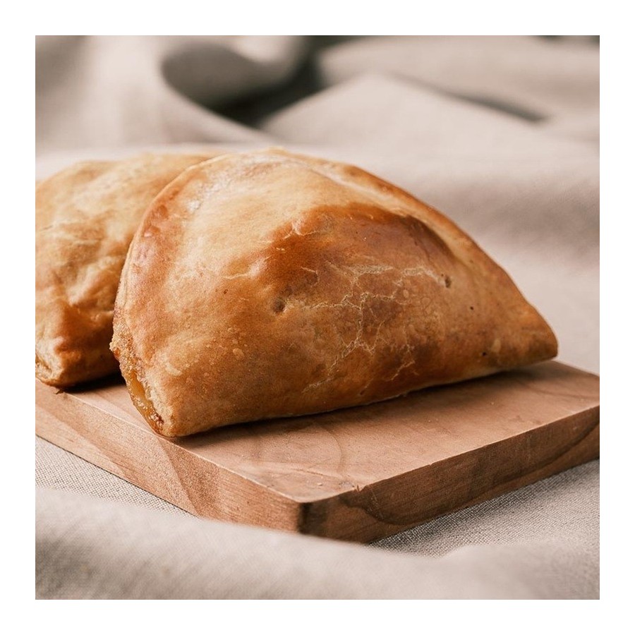 Empanadilla gallega tradicional de bacalao con pasas 170 gr