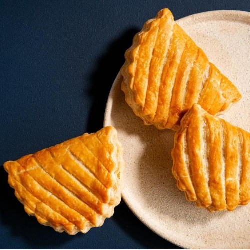 Empanadilla dulce de hojaldre y rellena de manzana de 100 gr - Caja 54 ud