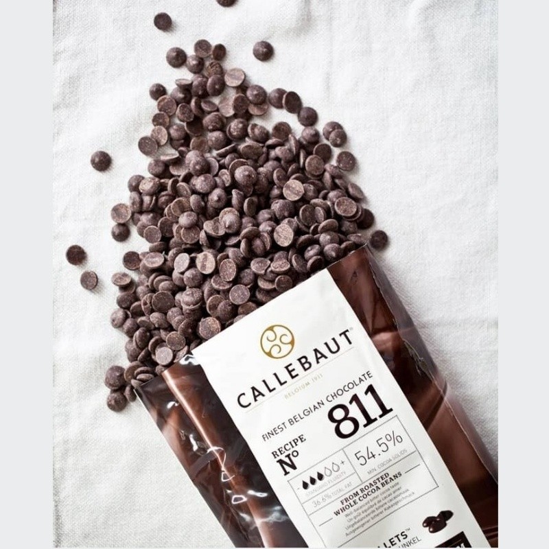 Callebaut 811 chocolate negro en gotas, bolsa 10 kg con etiqueta y porcentaje de cacao visible