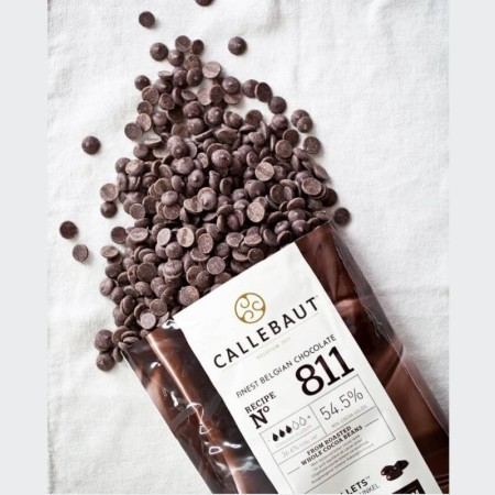 Callebaut 811 chocolate negro en gotas, bolsa 10 kg con etiqueta y porcentaje de cacao visible